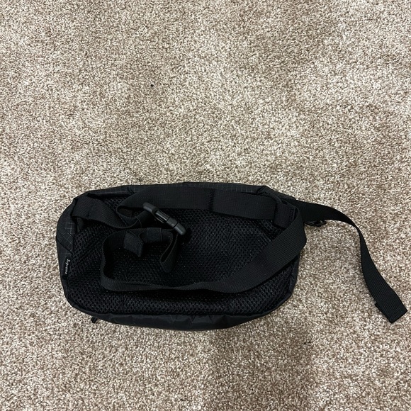 Supreme Waist Bag NWOT - Picture 2 of 5